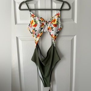 NWT Cupshe Floral & Green Bathing Suit Size Medium